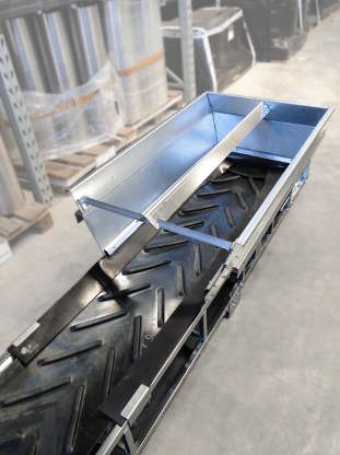 portable conveyor's belt additional hopper